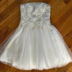 Chic Strapless White Mini Dress